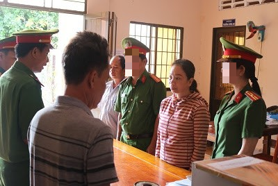 H&agrave;ng chục hụi vi&ecirc;n mếu m&aacute;o v&igrave; chủ hụi chiếm đoạt gần 2 tỉ đồng - Ảnh 1.