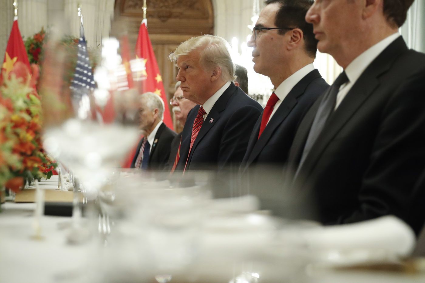 Ông Trump đổi giọng kịch tính về chi tiêu quốc phòng