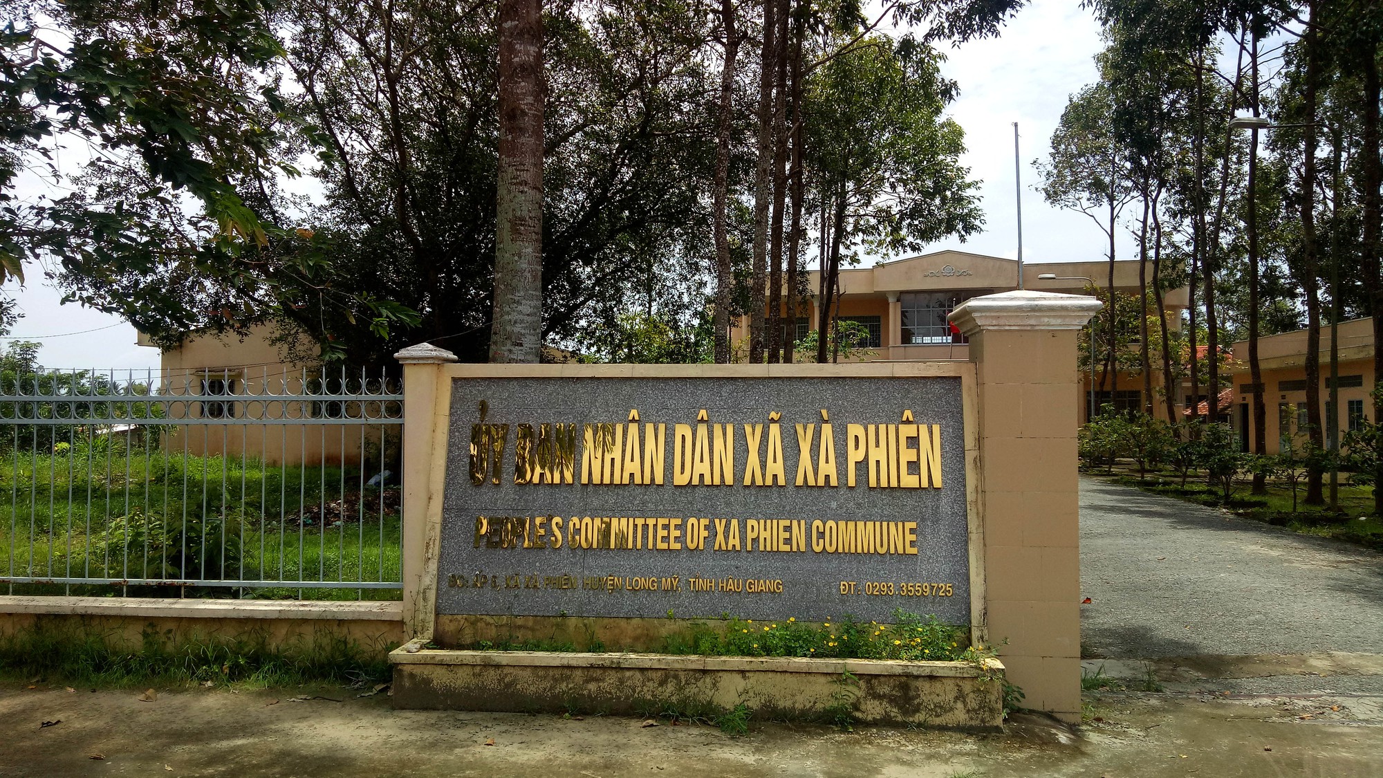 Thống nhất cách chức bí thư xã quan hệ bất chính với nữ thuộc cấp