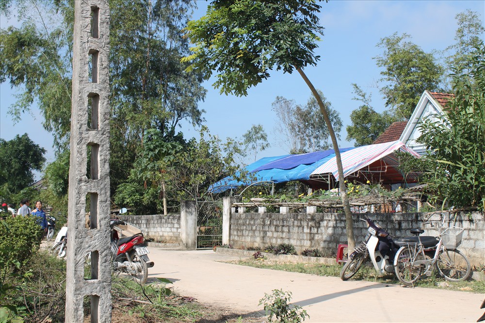 Sau khi bất ngờ chém gục hàng xóm, thấy nghi phạm chết dưới ao nhà