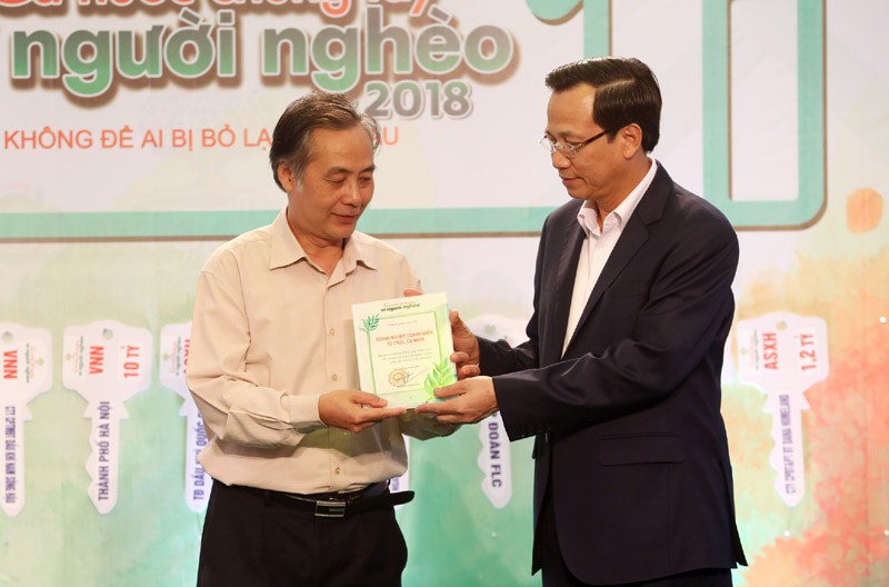 Cả nước chung tay v&igrave; người ngh&egrave;o - Ảnh 2.