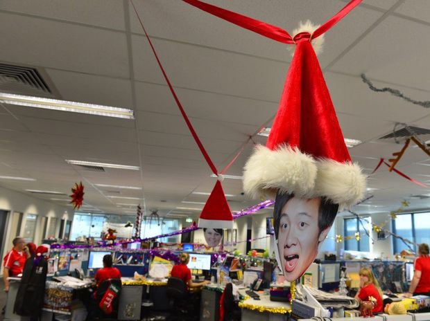 Gợi &yacute; trang tr&iacute; Noel cho văn ph&ograve;ng c&ocirc;ng ty đẹp v&agrave; ấn tượng nhất - Ảnh 10.