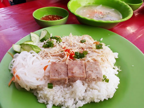 Cơm tấm ăn với... bánh canh