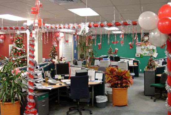 Gợi &yacute; trang tr&iacute; Noel cho văn ph&ograve;ng c&ocirc;ng ty đẹp v&agrave; ấn tượng nhất - Ảnh 20.