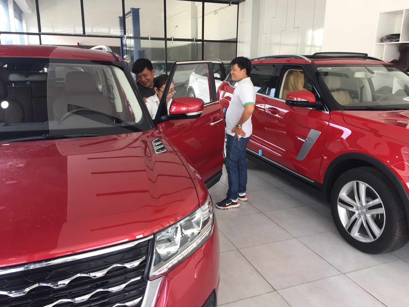 Xe sang giá bèo của Trung Quốc lại "tấn công" thị trường Việt Nam