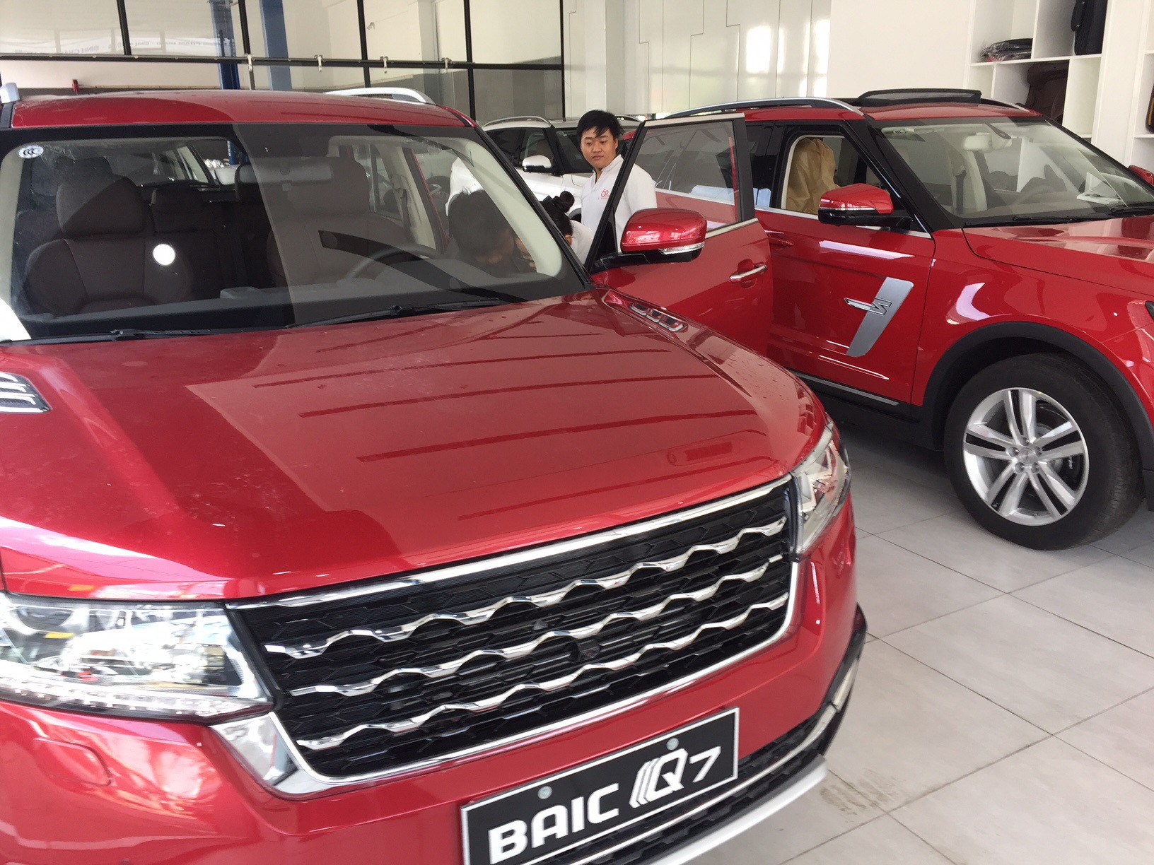 Xe sang gi&aacute; b&egrave;o của Trung Quốc lại tấn c&ocirc;ng thị trường Việt Nam - Ảnh 6.