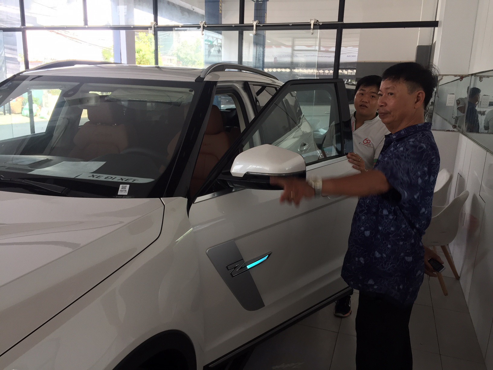 Xe sang gi&aacute; b&egrave;o của Trung Quốc lại tấn c&ocirc;ng thị trường Việt Nam - Ảnh 1.