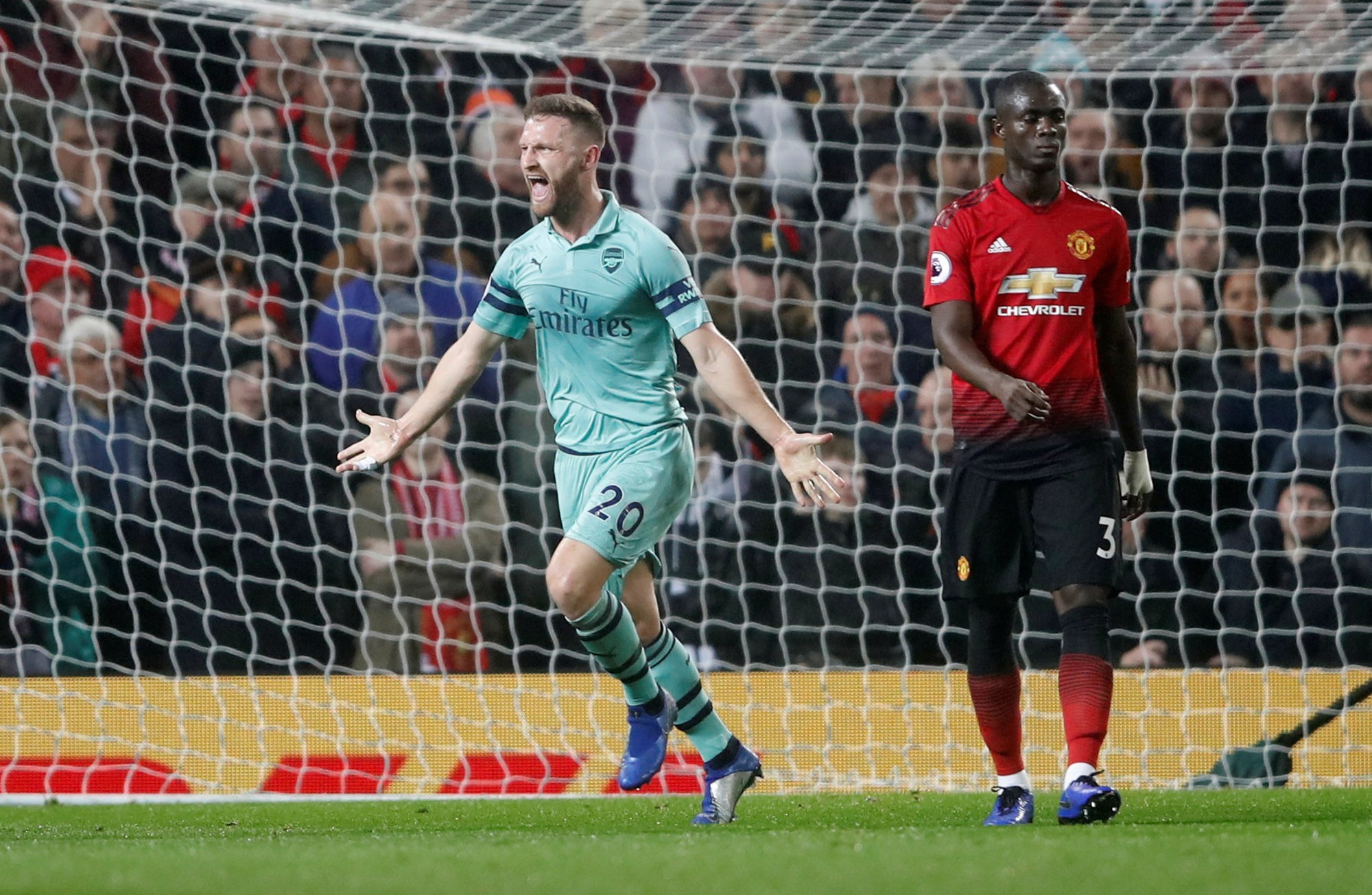 C&ocirc;ng l&agrave;m thủ ph&aacute;, Man United giương cờ trắng ở Premier League - Ảnh 3.