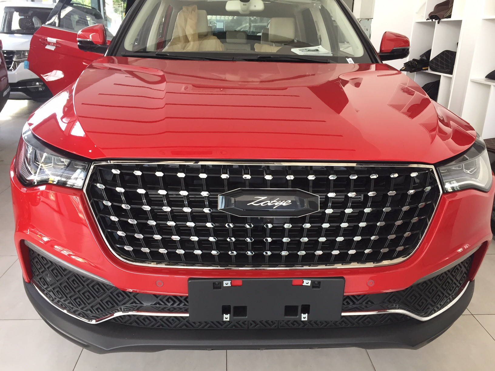 Xe sang gi&aacute; b&egrave;o của Trung Quốc lại tấn c&ocirc;ng thị trường Việt Nam - Ảnh 2.