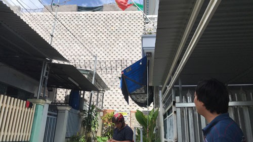 Kh&aacute;nh H&ograve;a: Kh&oacute; bỏ được tường th&agrave;nh tr&ecirc;n đầu d&acirc;n? - Ảnh 1.