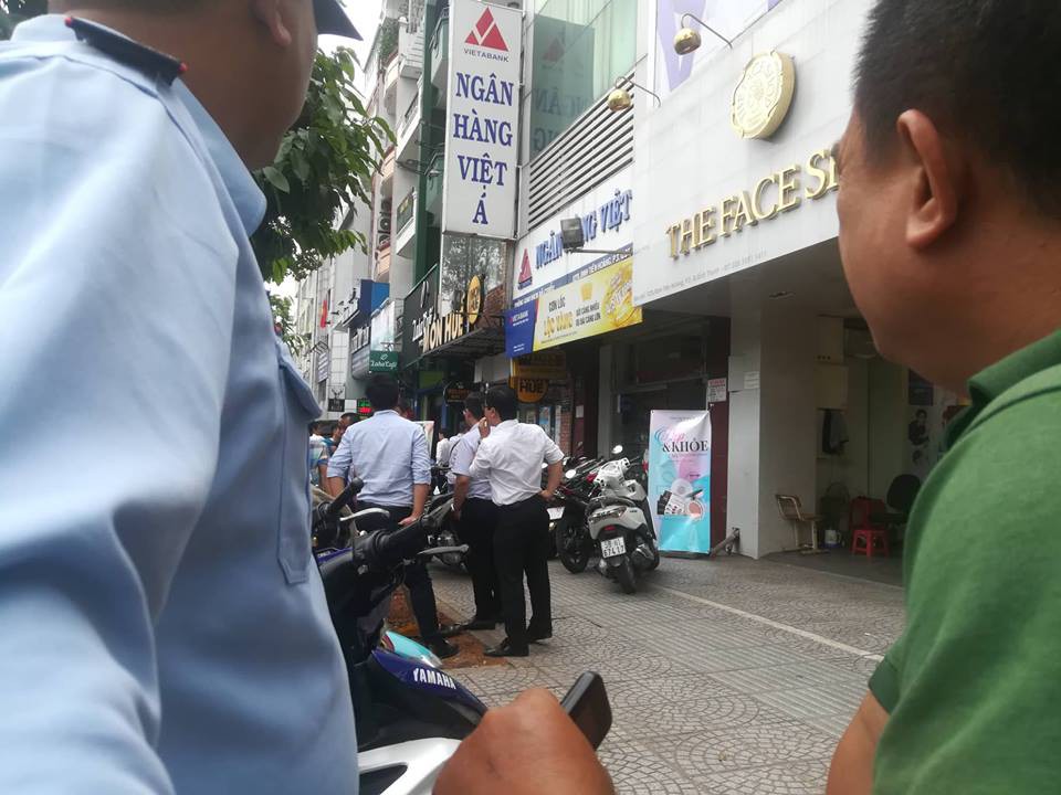 Dùng súng cướp ngân hàng ở quận Bình Thạnh