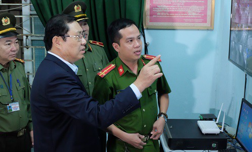 Chủ tịch Đ&agrave; Nẵng ph&ecirc; b&igrave;nh chủ tịch phường, quận về việc x&atilde; hội đen trấn &aacute;p d&acirc;n m&agrave; kh&ocirc;ng hay biết - Ảnh 2.