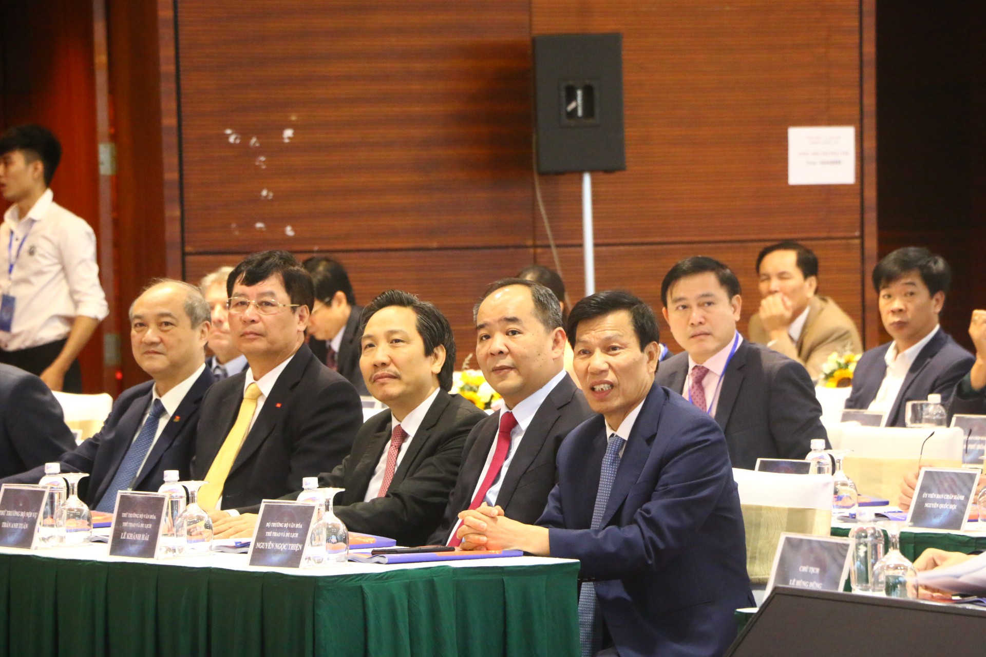 Ứng cử viên tại Đại hội VFF khóa VIII: Người tự tin chiến thắng, người kín tiếng - Ảnh 10.
