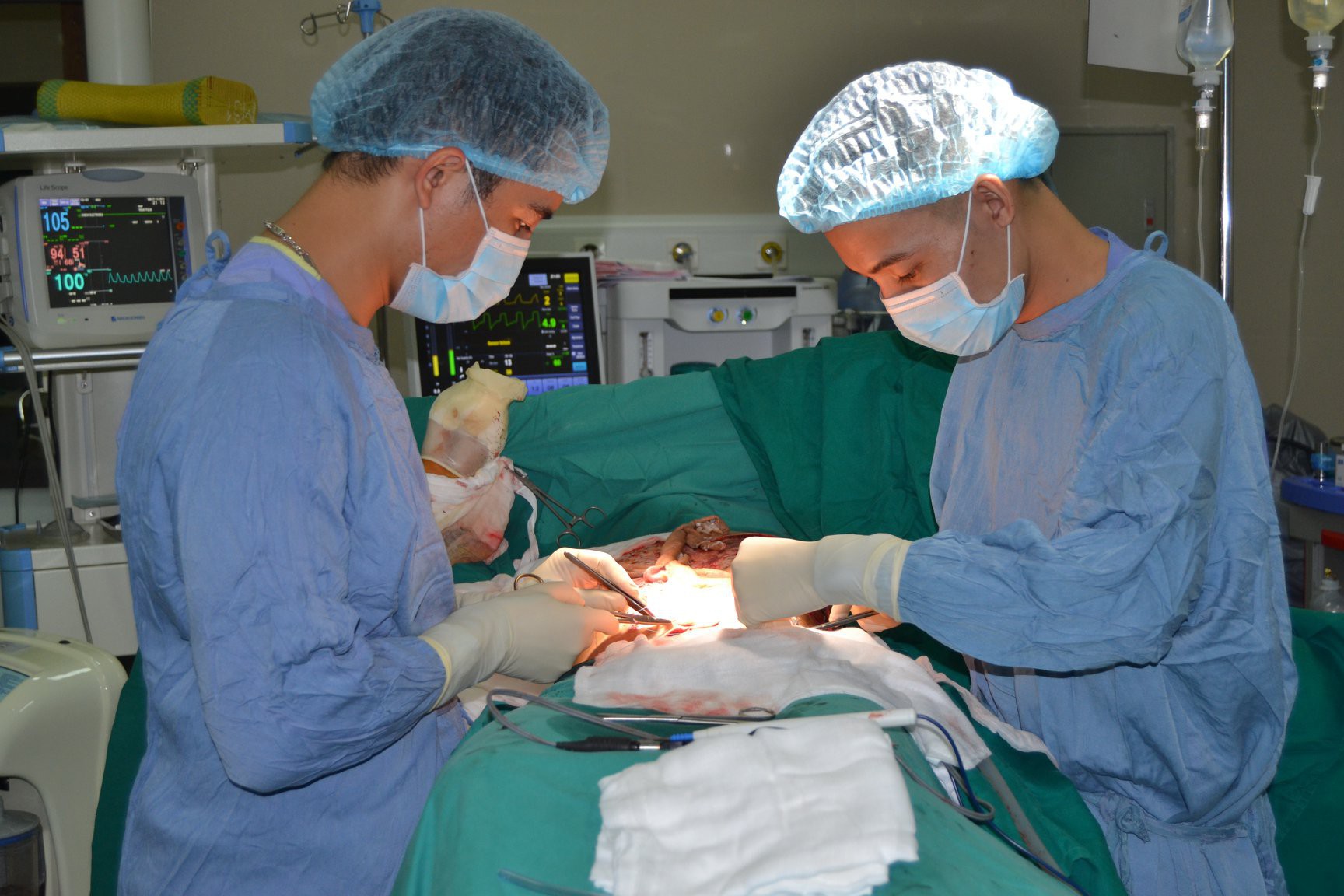 Hãi hùng nam thanh niên bị lột hết da ngực, bụng trong tai nạn