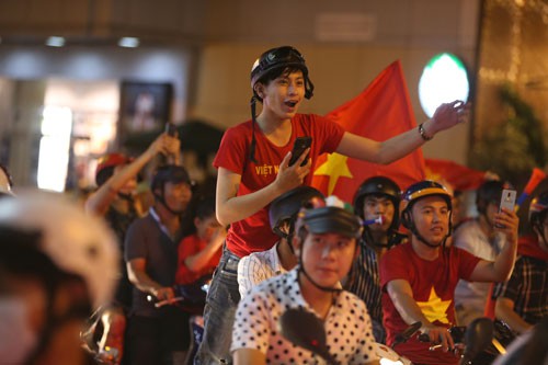 Lời hứa của nhạc sĩ Nguyễn Văn Chung về Hành trình Hát vì đội tuyển - Ảnh 2.