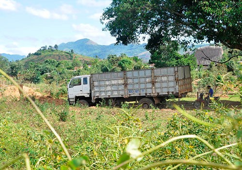 Thôn tự lập trạm để thu phí