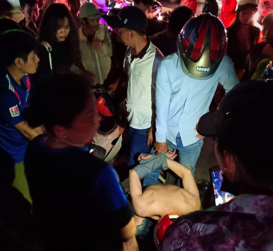 Nữ sinh thanh nhạc hạ gục 2 tên cướp bằng võ Vovinam