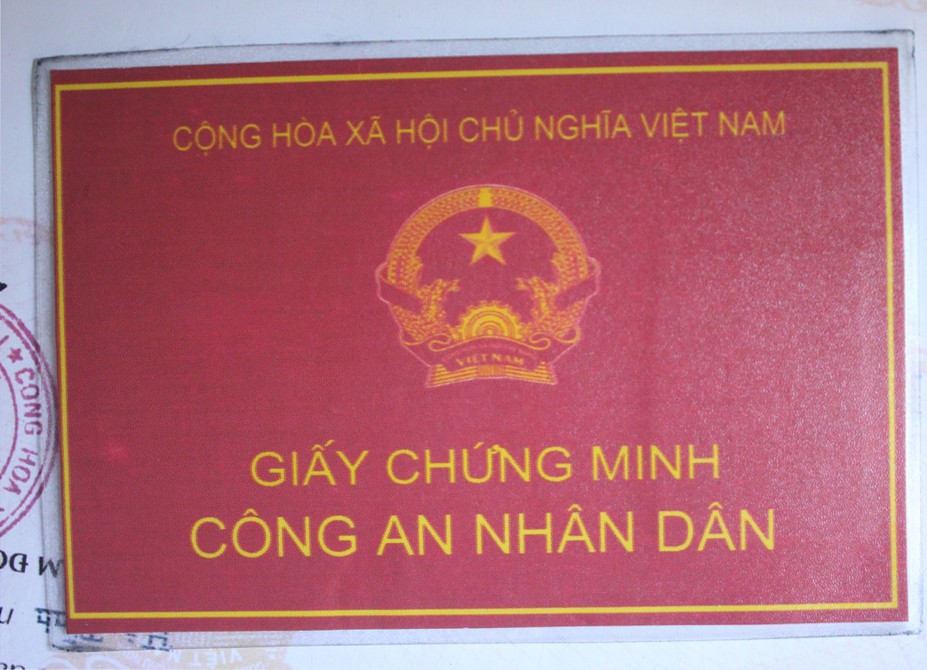 Đã xuất ngũ vẫn không chịu giao nộp chứng minh CAND