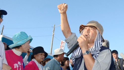 Căn cứ nóng bỏng ở Okinawa