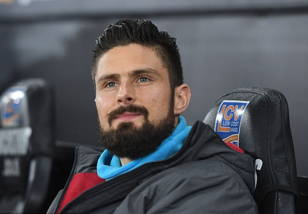 Giroud sang Chelsea, Aubameyang cập bến Arsenal