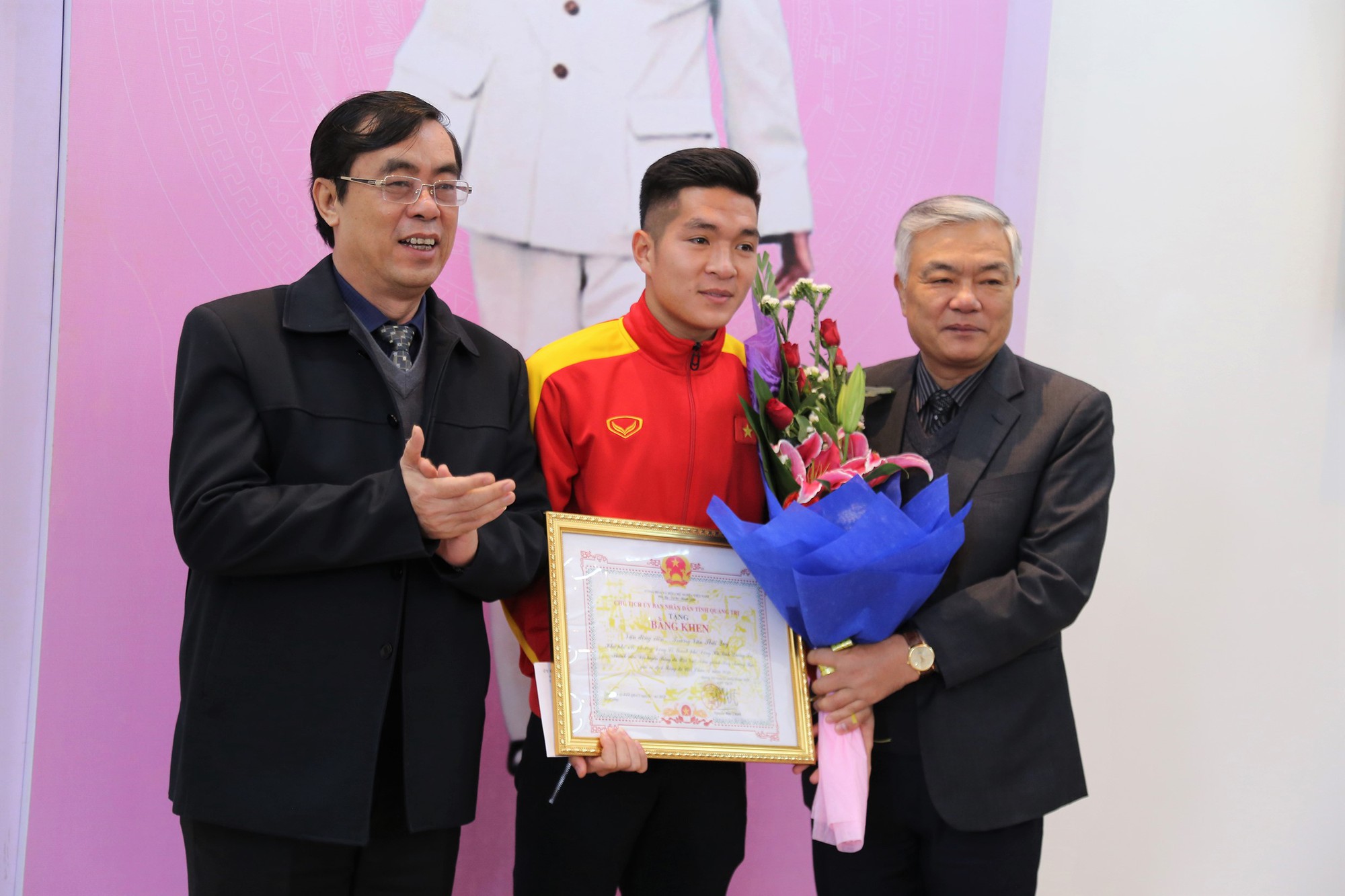 Quảng Trị tuyên dương tiền vệ U23 Việt Nam Trương Văn Thái Quý