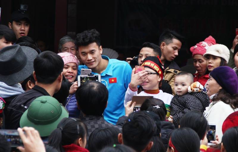 Đừng làm hư Bùi Tiến Dũng và U23