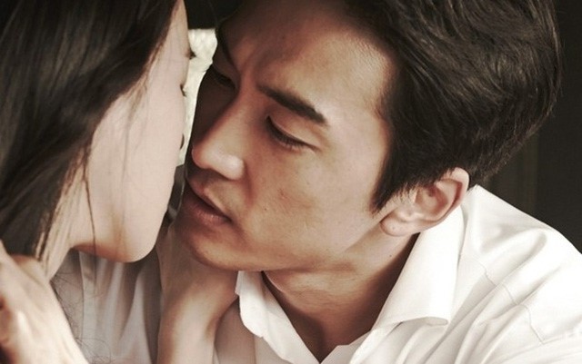 Y&ecirc;u chồng rất nhiều nhưng vẫn... &ldquo;say nắng phi c&ocirc;ng trẻ - Ảnh 1.