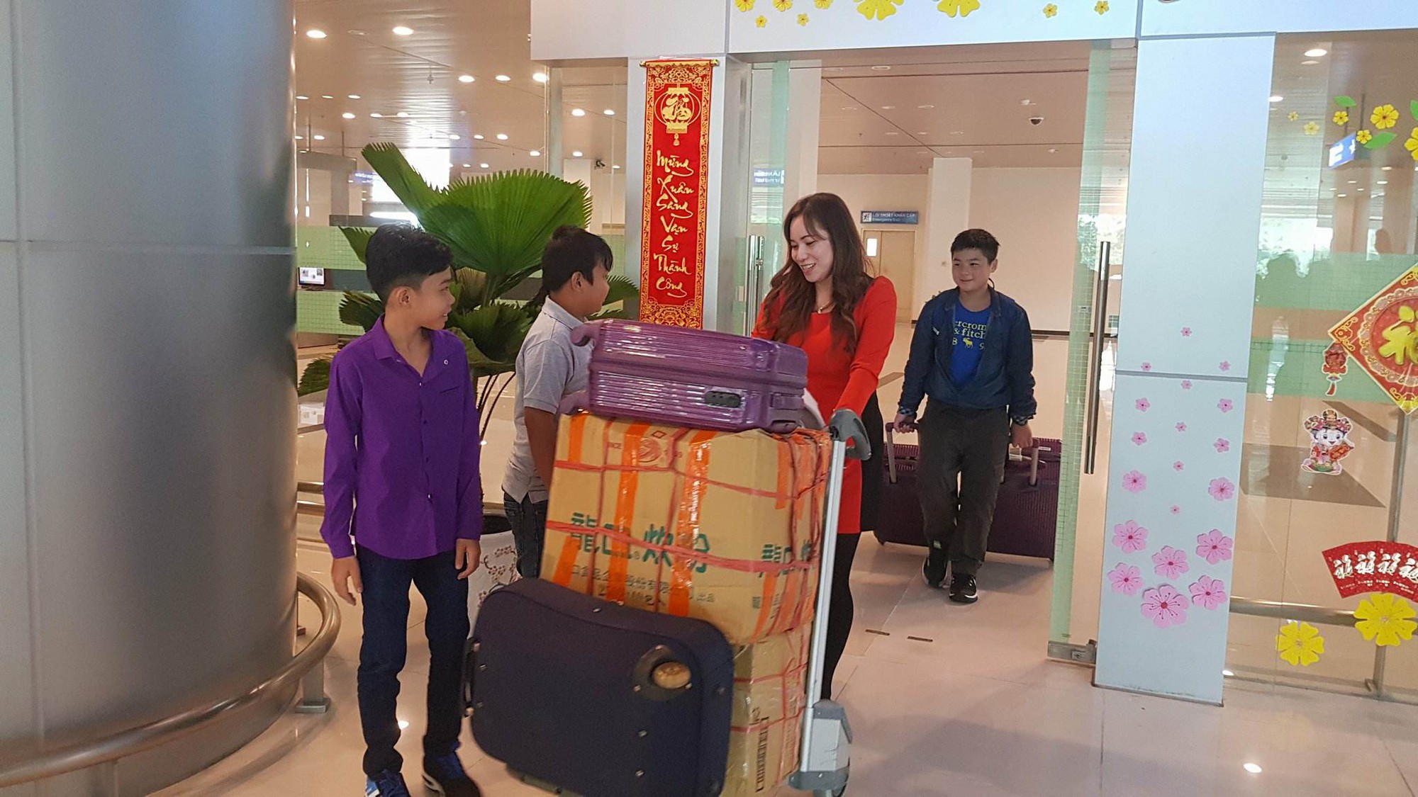 Gia đ&igrave;nh x&uacute;c động đ&oacute;n c&ocirc; d&acirc;u Việt từ Đ&agrave;i Loan về qu&ecirc; ăn Tết - Ảnh 11.