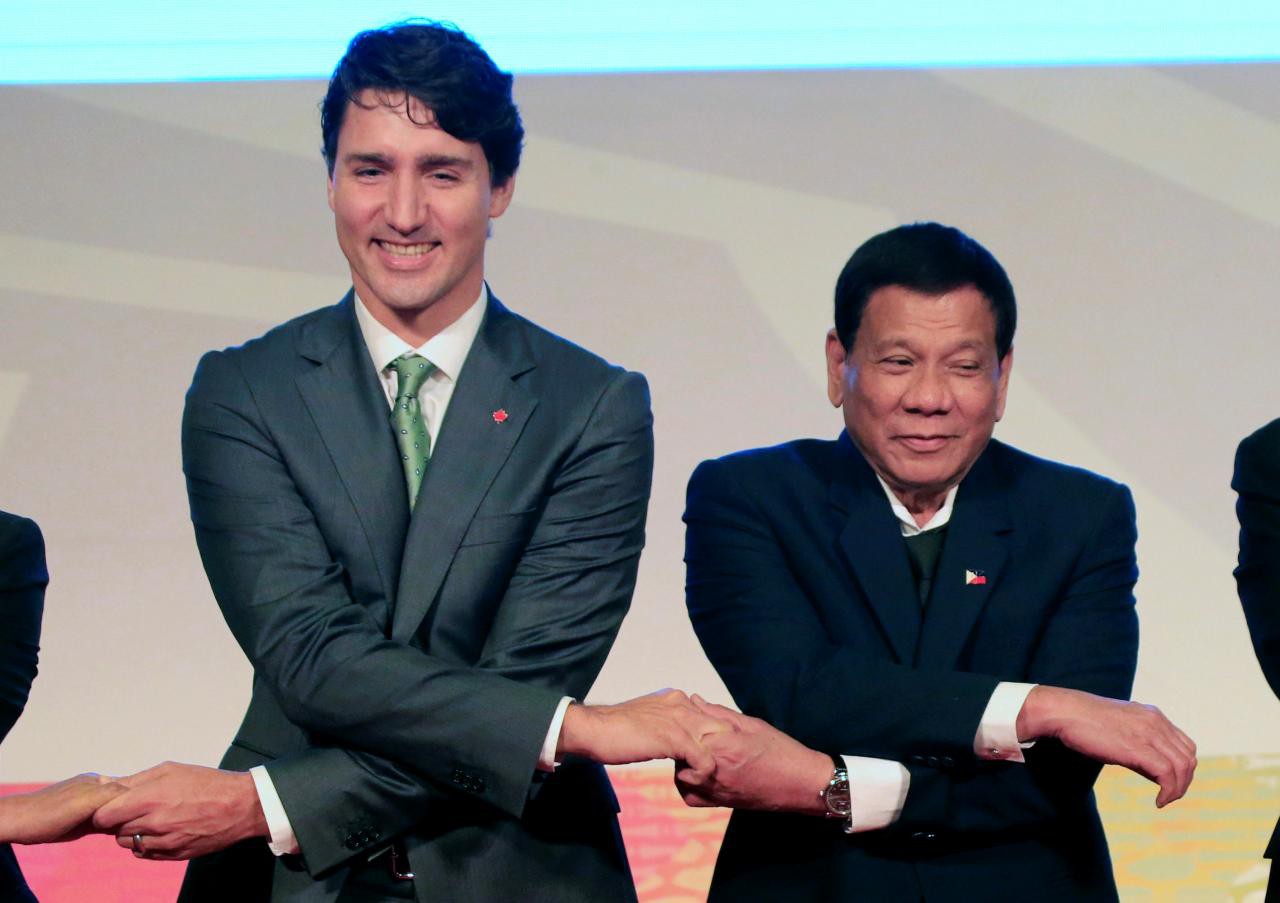 &Ocirc;ng Duterte th&agrave; bị xử bắn c&ograve;n hơn ngồi t&ugrave; - Ảnh 2.
