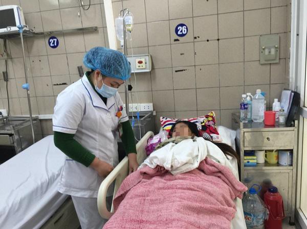 Giận chồng suốt ngày nhậu tất niên, vợ uống rượu đến mức ngộ độc