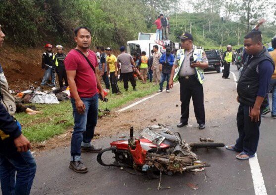 Indonesia: Xe buýt tông xe máy, ít nhất 27 người chết