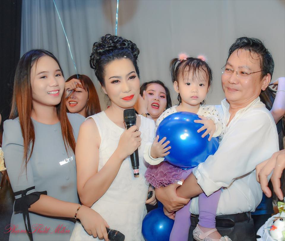 Sao nữ điện ảnh hạnh phúc bên con - Ảnh 4.
