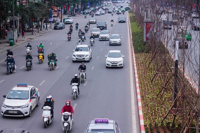 Hàng cây phong lá đỏ nảy lộc đón Tết giữa đường phố Thủ đô Địa ốc - Ảnh 8.