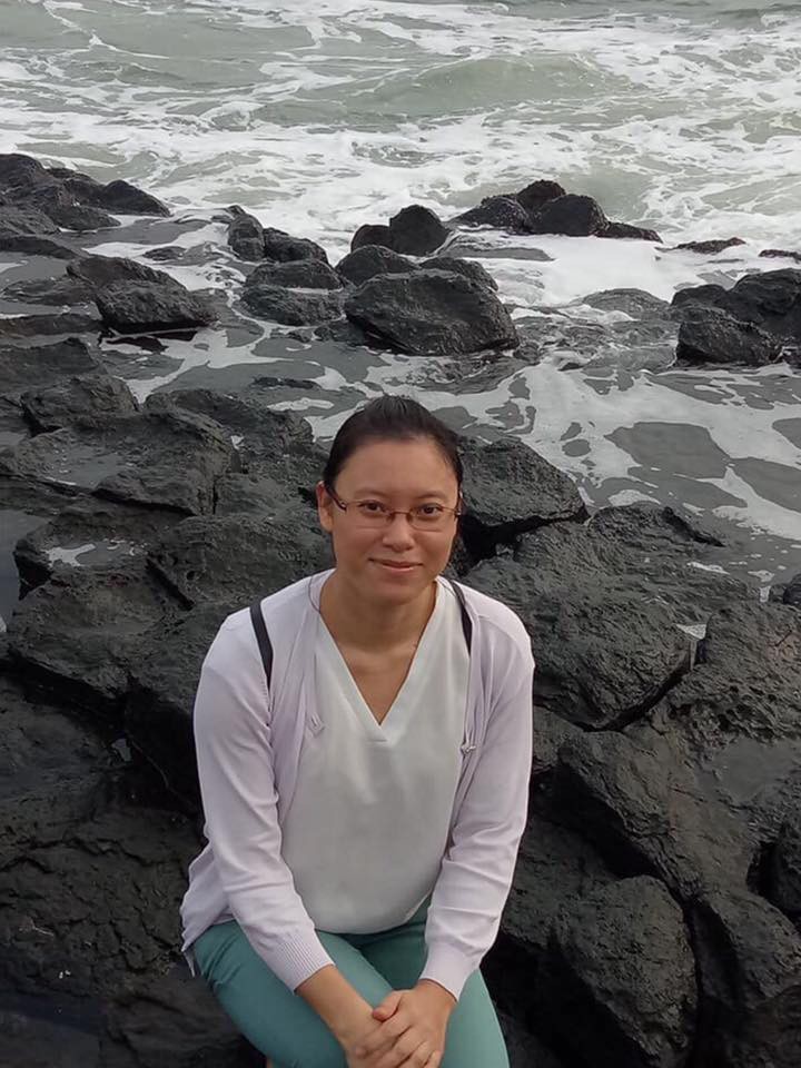 Bộ trưởng Nguyễn Thị Kim Tiến ủng hộ nữ b&aacute;c sĩ bị ung thư 5 triệu đồng - Ảnh 1.