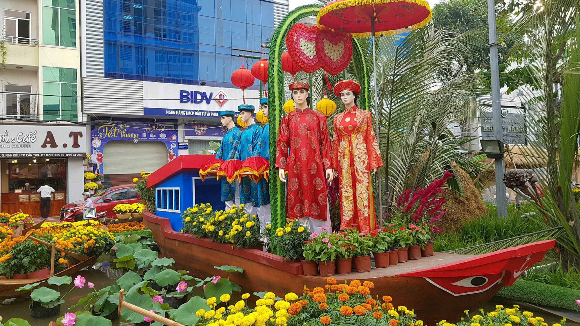 Thích thú thưởng ngoạn đường hoa nghệ thuật tại Cần Thơ - Ảnh 6.