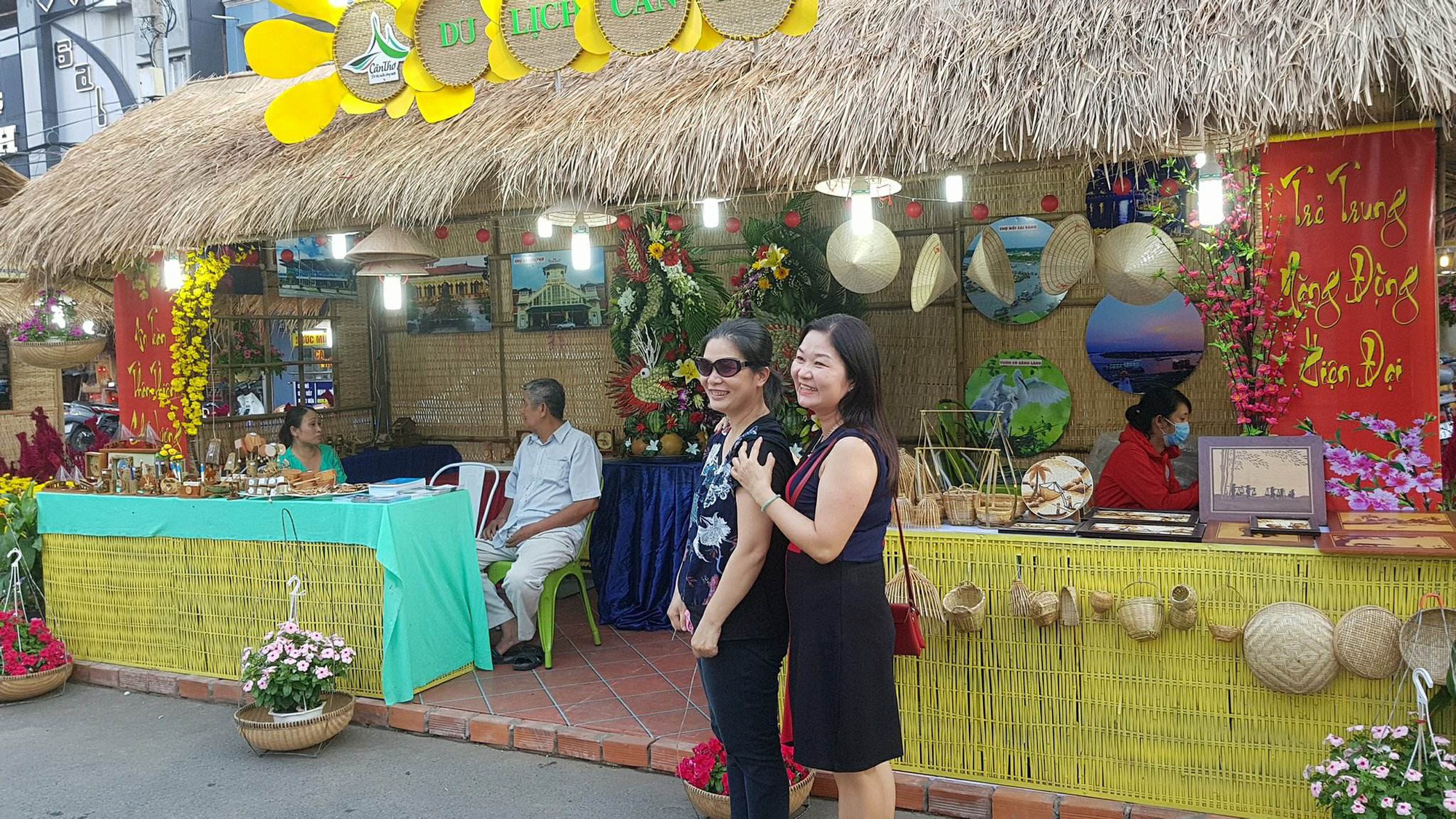 Thích thú thưởng ngoạn đường hoa nghệ thuật tại Cần Thơ - Ảnh 5.