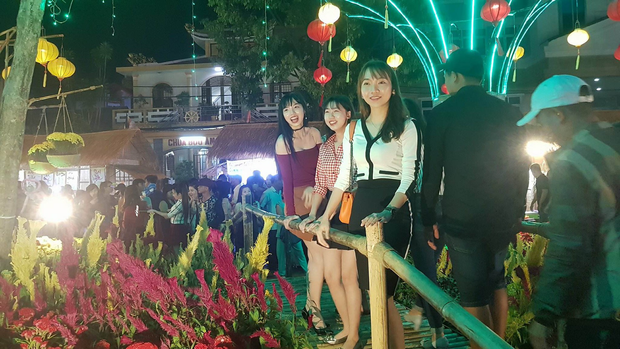 Thích thú thưởng ngoạn đường hoa nghệ thuật tại Cần Thơ - Ảnh 15.