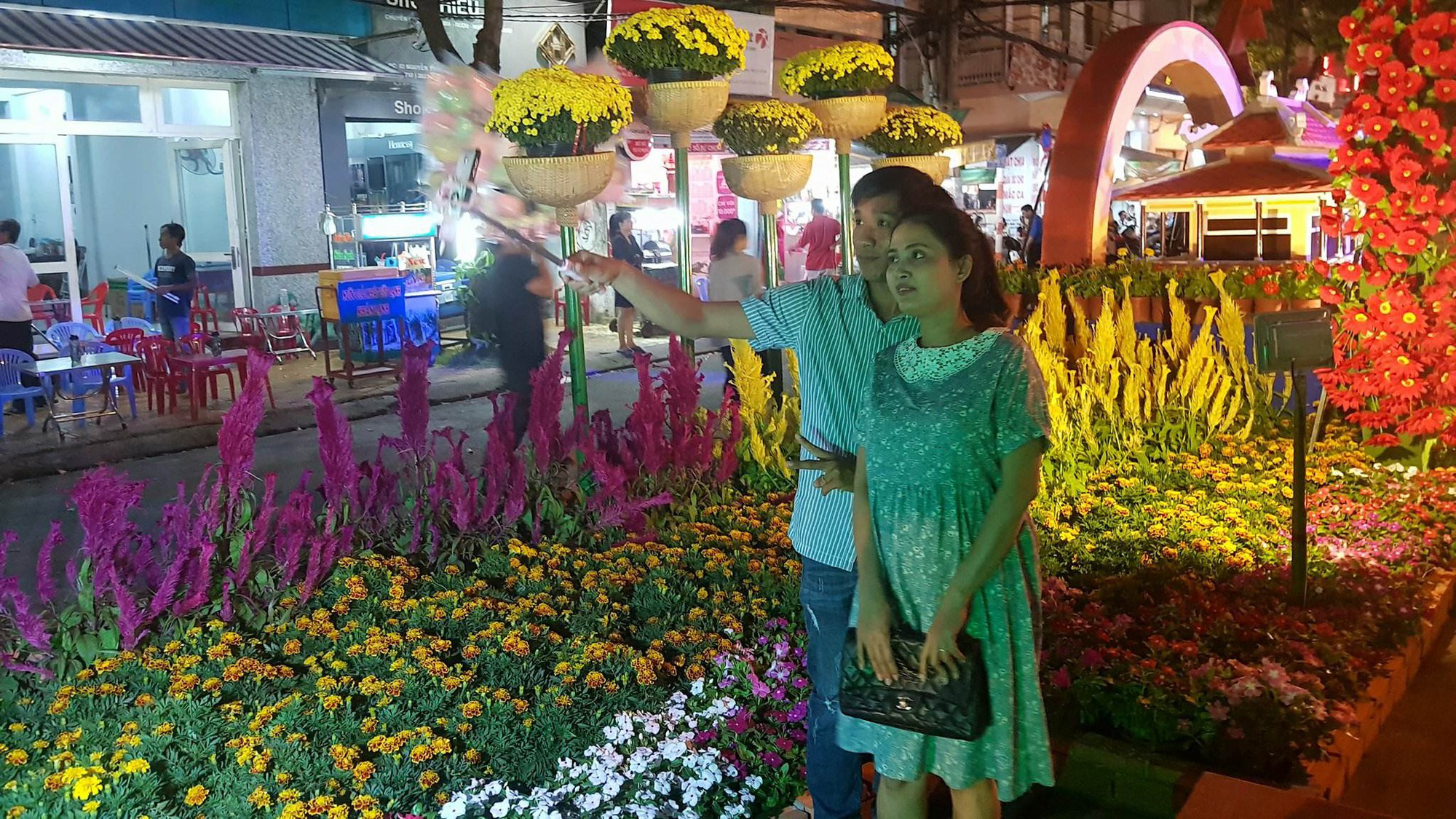 Thích thú thưởng ngoạn đường hoa nghệ thuật tại Cần Thơ - Ảnh 16.