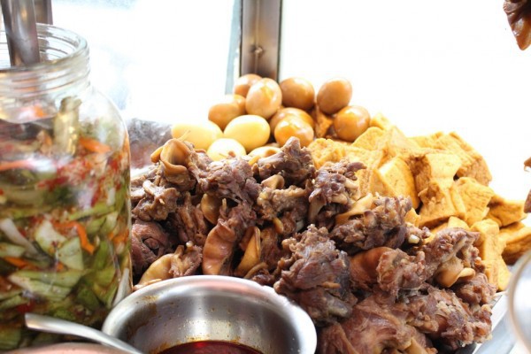 Những qu&aacute;n b&aacute;nh m&igrave; ngon độc lạ chỉ c&oacute; ở S&agrave;i G&ograve;n, d&acirc;n &lsquo;s&agrave;nh ăn&rsquo; nhất định đừng bỏ lỡ! - Ảnh 1.