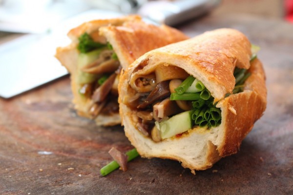 Những qu&aacute;n b&aacute;nh m&igrave; ngon độc lạ chỉ c&oacute; ở S&agrave;i G&ograve;n, d&acirc;n &lsquo;s&agrave;nh ăn&rsquo; nhất định đừng bỏ lỡ! - Ảnh 2.