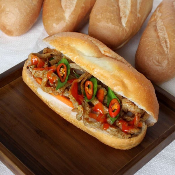Những qu&aacute;n b&aacute;nh m&igrave; ngon độc lạ chỉ c&oacute; ở S&agrave;i G&ograve;n, d&acirc;n &lsquo;s&agrave;nh ăn&rsquo; nhất định đừng bỏ lỡ! - Ảnh 4.