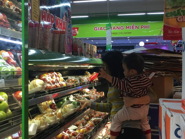  Cam, t&aacute;o ngoại đồng gi&aacute; 30.000 đồng/kg, người d&acirc;n đổ x&ocirc; mua về ăn Tết - Ảnh 6.