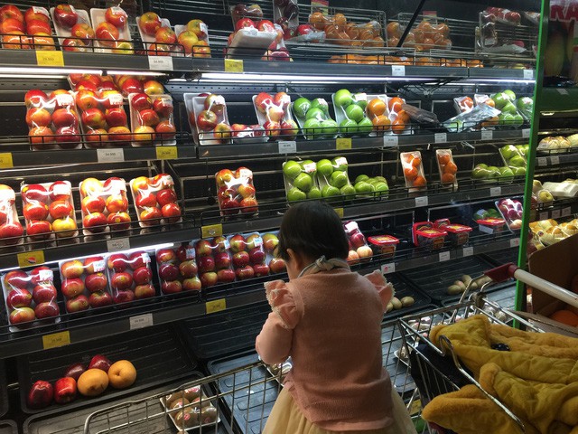  Cam, t&aacute;o ngoại đồng gi&aacute; 30.000 đồng/kg, người d&acirc;n đổ x&ocirc; mua về ăn Tết - Ảnh 7.