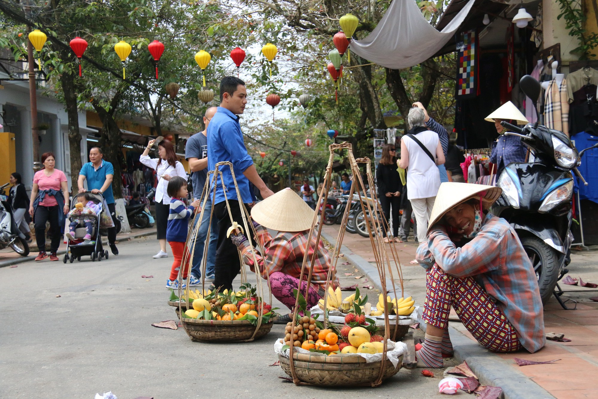 Hội An nhộn nhịp ngày giáp Tết - Ảnh 13.