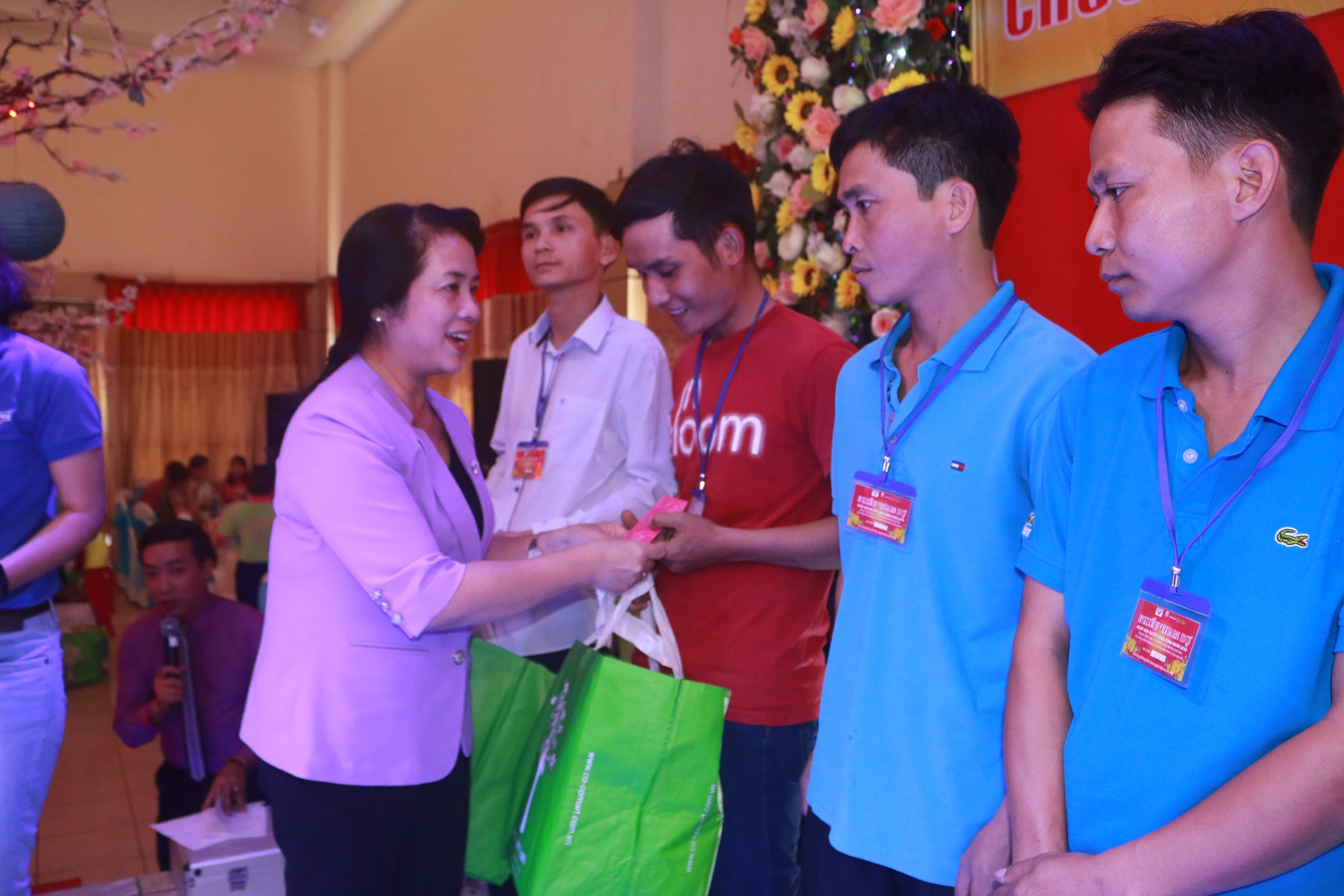 Lãnh đạo TP HCM vui Tết cùng công nhân - Ảnh 6.