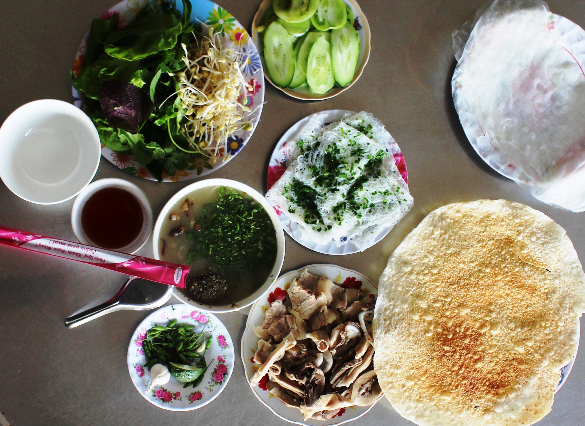 Hít hà… bánh hỏi, cháo lòng Hòa Đa