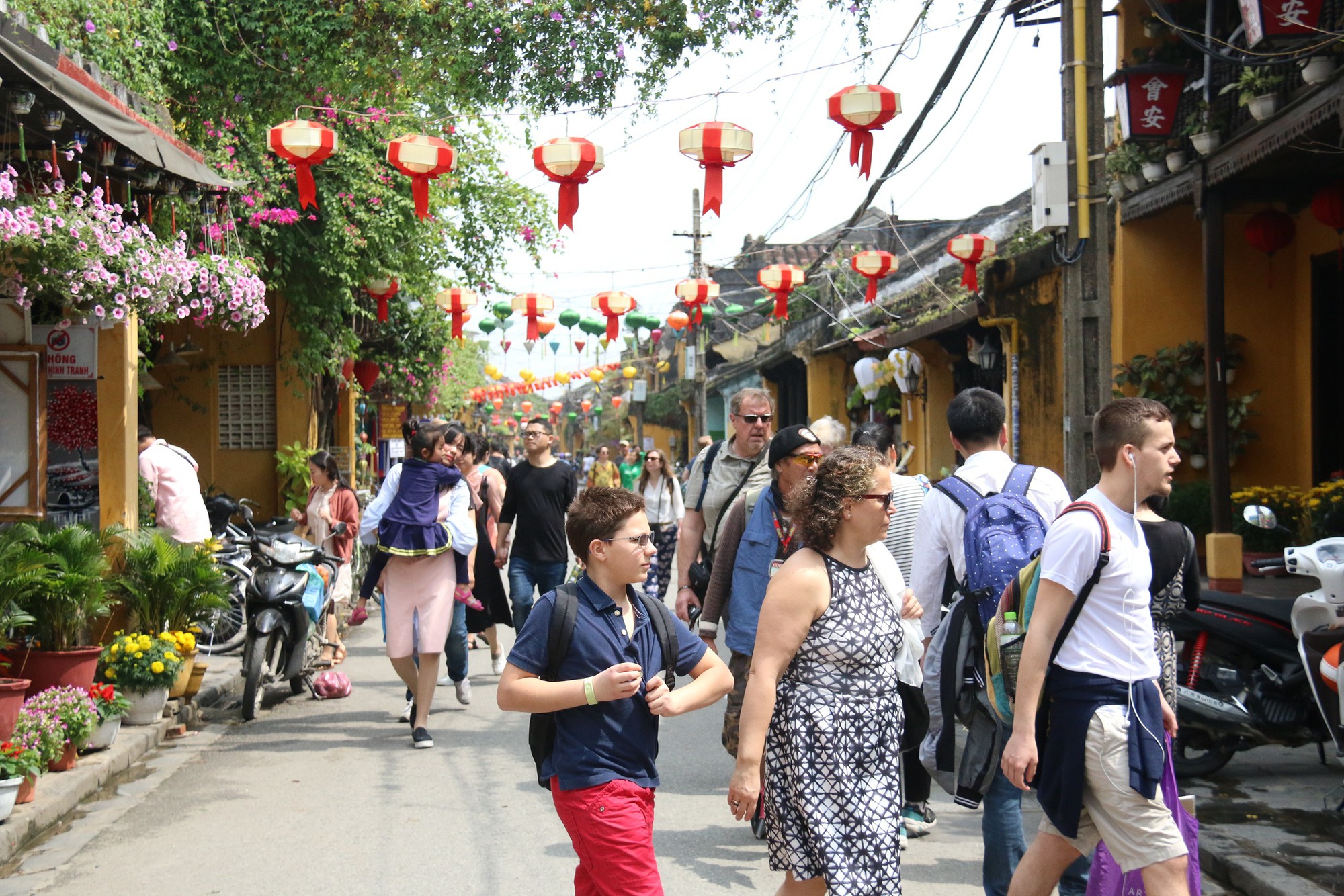 Hội An nhộn nhịp ngày giáp Tết - Ảnh 4.