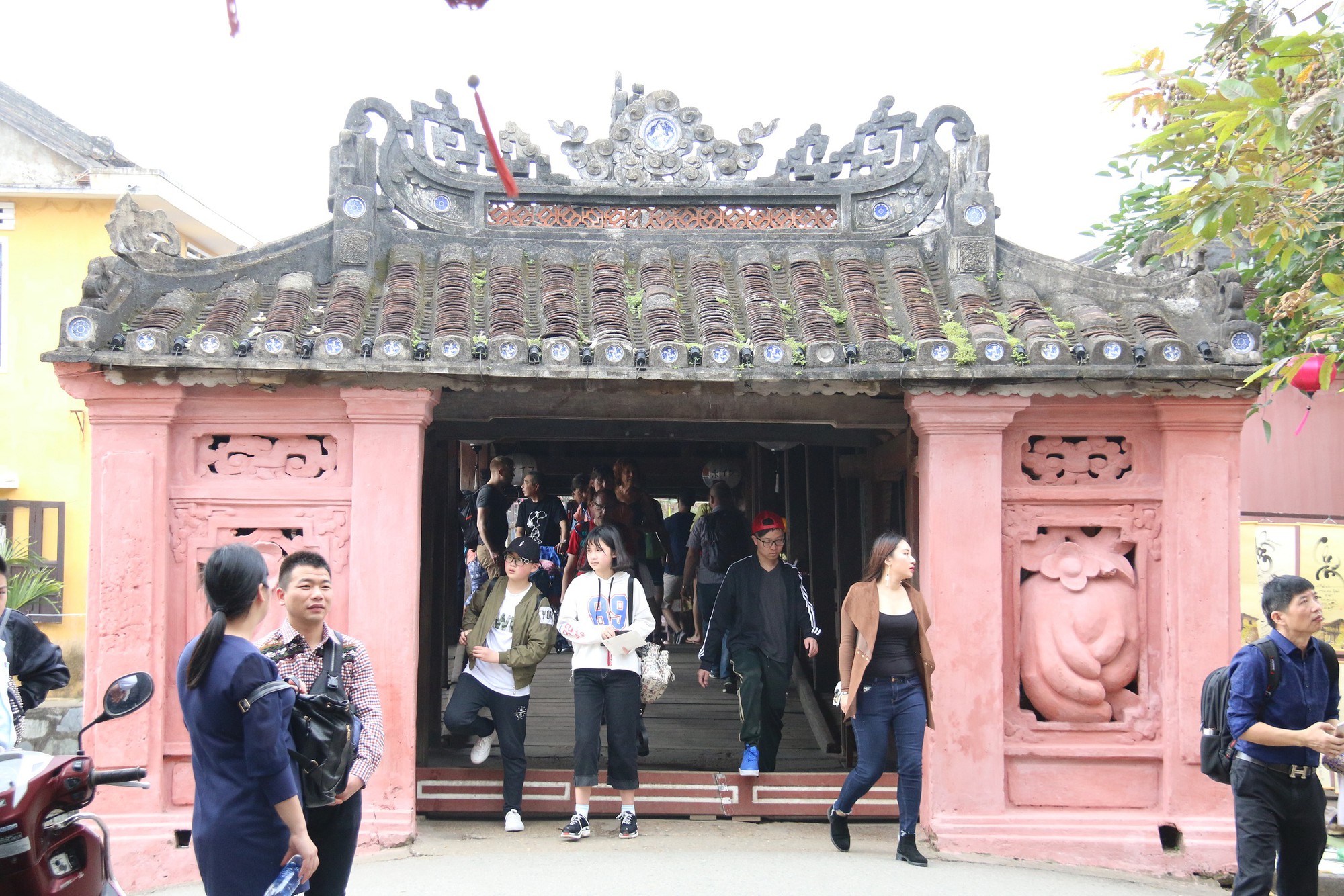 Hội An nhộn nhịp ngày giáp Tết - Ảnh 3.