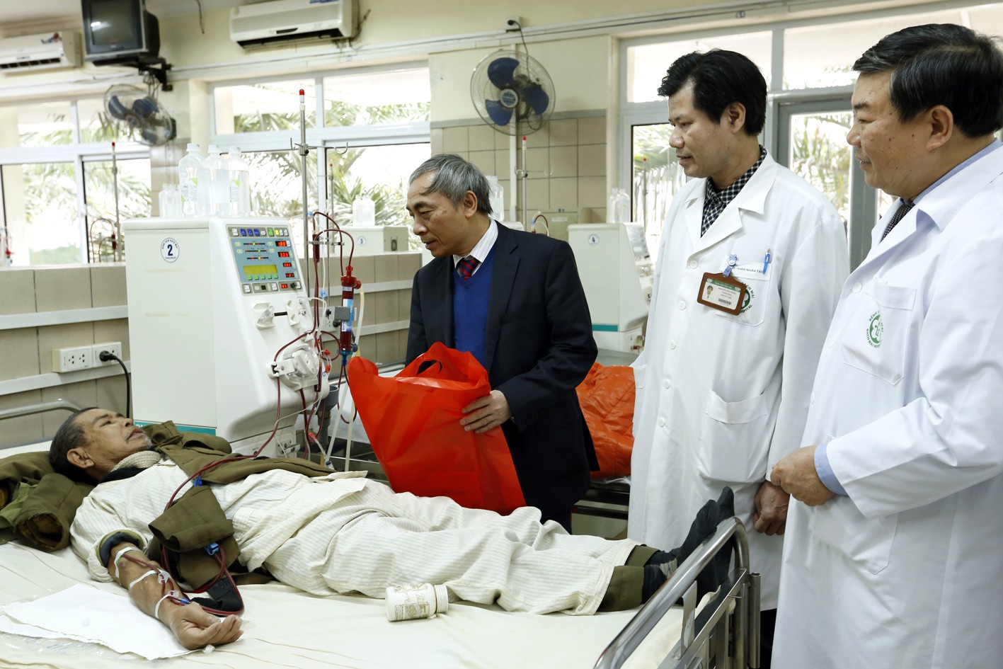 (Xuanonline 29Tet 14.2) Tết Nguy&ecirc;n đ&aacute;n: Bệnh nh&acirc;n nhận l&igrave; x&igrave;, ăn miễn ph&iacute; - Ảnh 6.