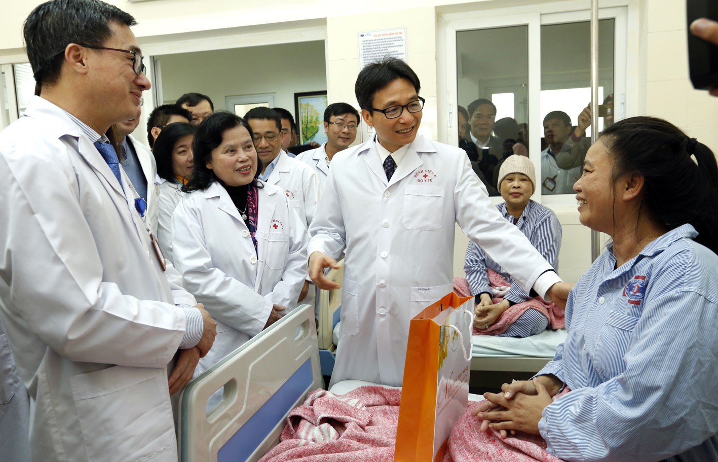 (Xuanonline 29Tet 14.2) Tết Nguy&ecirc;n đ&aacute;n: Bệnh nh&acirc;n nhận l&igrave; x&igrave;, ăn miễn ph&iacute; - Ảnh 4.